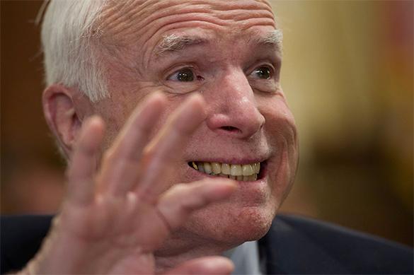 Le sénateur US John McCain accusé de massacres
