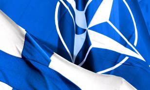 La présidente finlandaise signe les lois qui permettront à la Finlande de devenir membre de l'OTAN