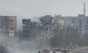 Les forces armées ukrainiennes bombardent le centre de Donetsk.