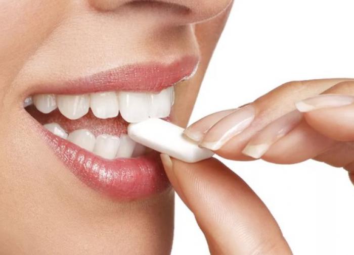 Le chewing-gum est le meilleur et le moins cher des dentistes ?