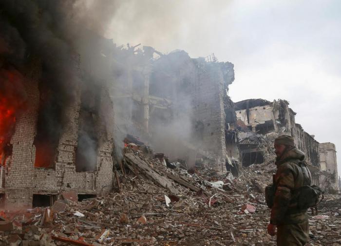 L'Ukraine bombarde Donetsk : Femmes et enfants tués