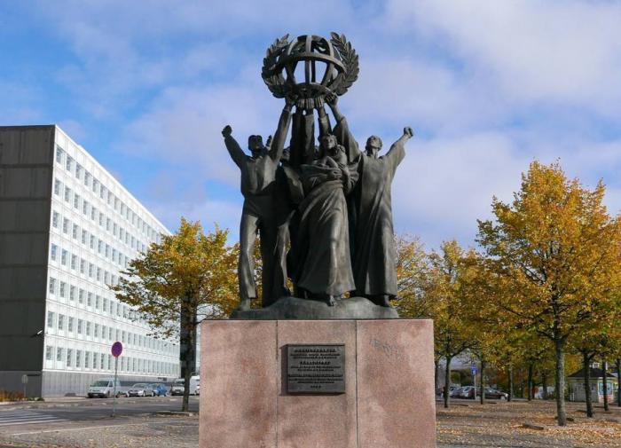 La Finlande démonte le monument soviétique de la 