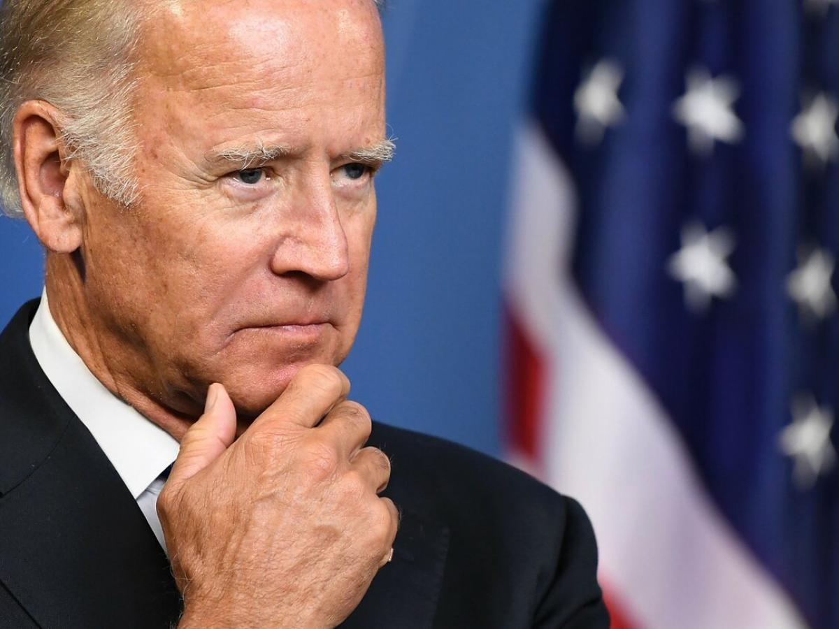 Biden plaisante sur son nom de famille