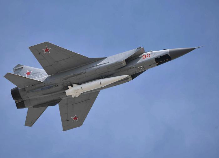 Le missile hypersonique russe Kinzhal profite pleinement de l'Ukraine et de l'OTAN.