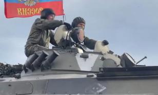 Des unités des Forces armées russes se déplacent dans des zones peuplées de la région de Kharkov