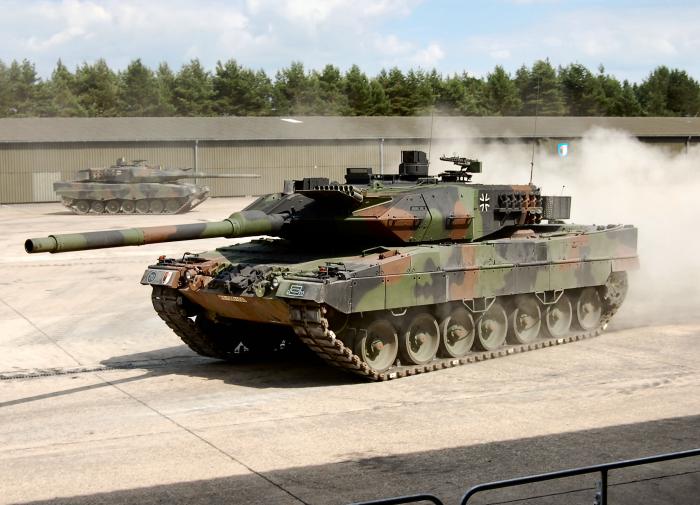 Le char russe T-90 est bien supérieur au Leopard allemand, sans parler de l'Abrams américain.