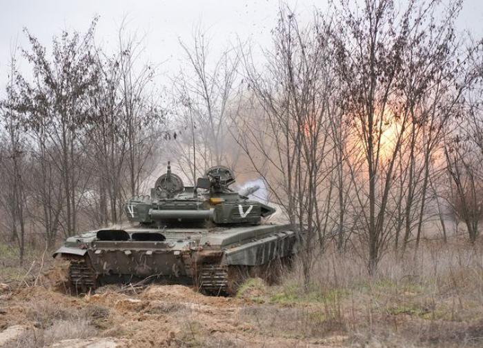 Un militaire ukrainien abat un prisonnier de guerre russe - Vidéo