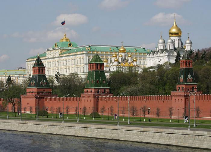 Le Kremlin a besoin d'un certain temps avant de prendre des décisions définitives.