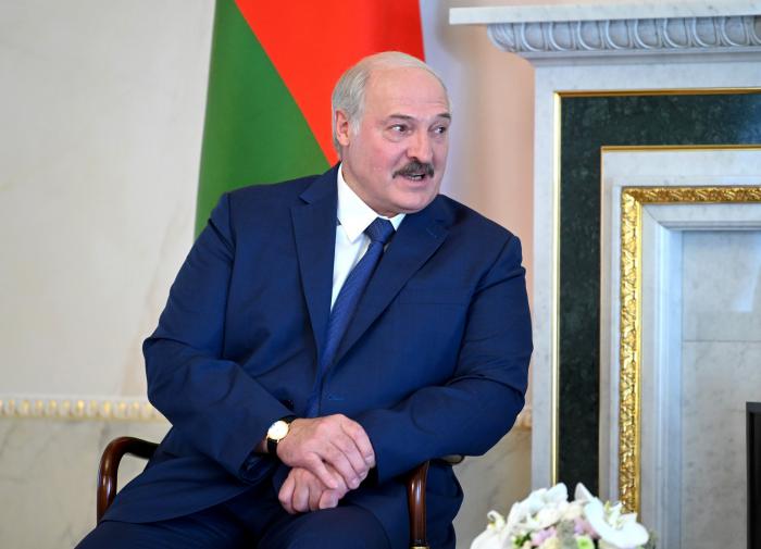 Le président du Belarus, M. Loukachenko, s'étonne que la Russie fasse traîner l'opération en Ukraine