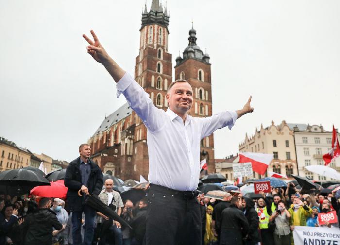 Le président polonais Duda déclare que l'Ukraine fera partie de la Pologne