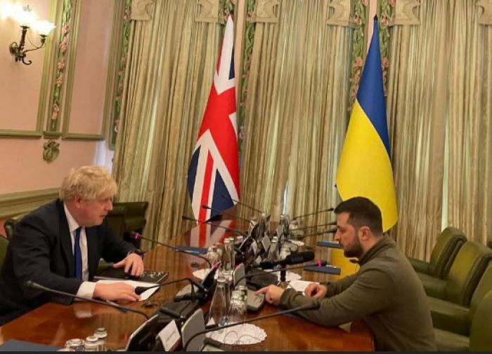 Les négociations entre la Russie et l'Ukraine ont été interrompues sur ordre de Boris Johnson